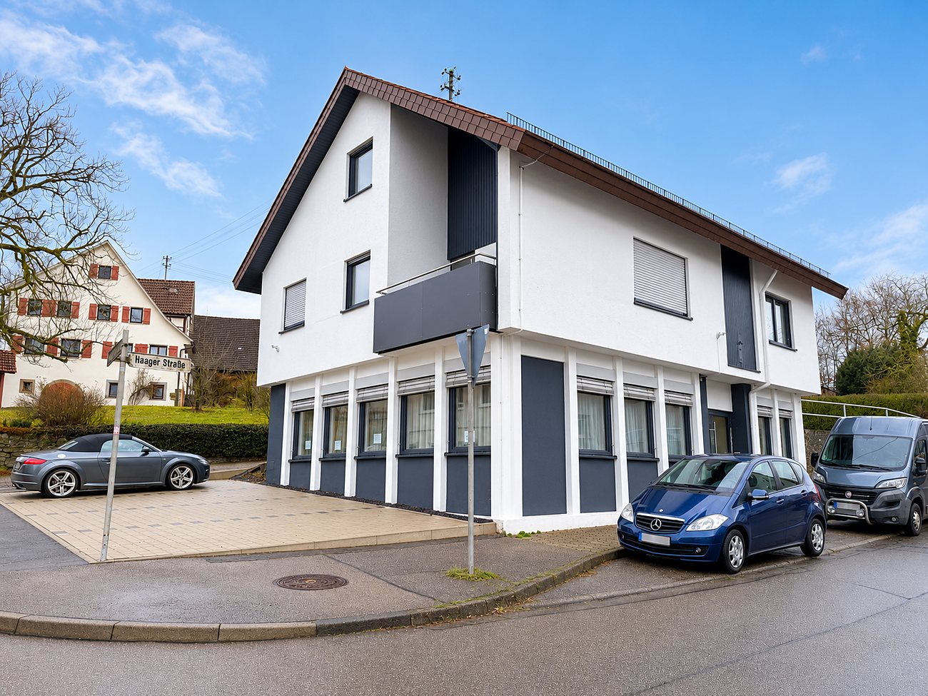 Business Apartments Künzelsau-Gaisbach, Außenansicht mit blauem Himmel